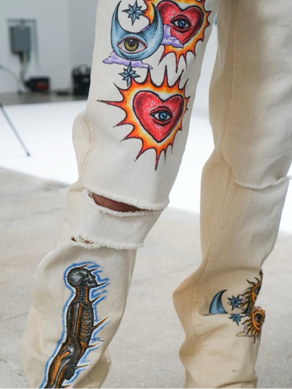 ALCHEMIST Marcos Alvarado Jeans Size 32 cream distressed celestial eye sun moon